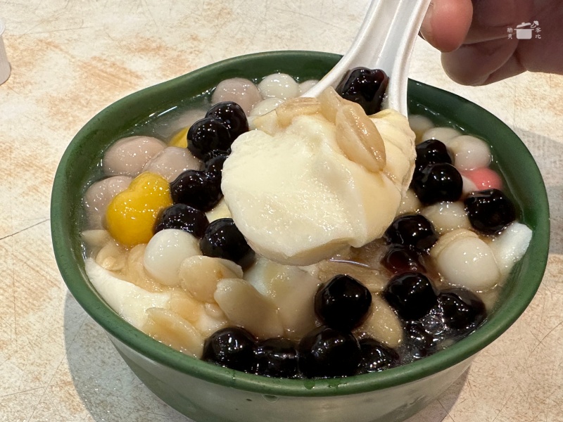 愛玉之夢遊仙草 臨江通化夜市 港仔最愛的超人氣甜湯冰品！ @兔貝比的菲比尋嚐