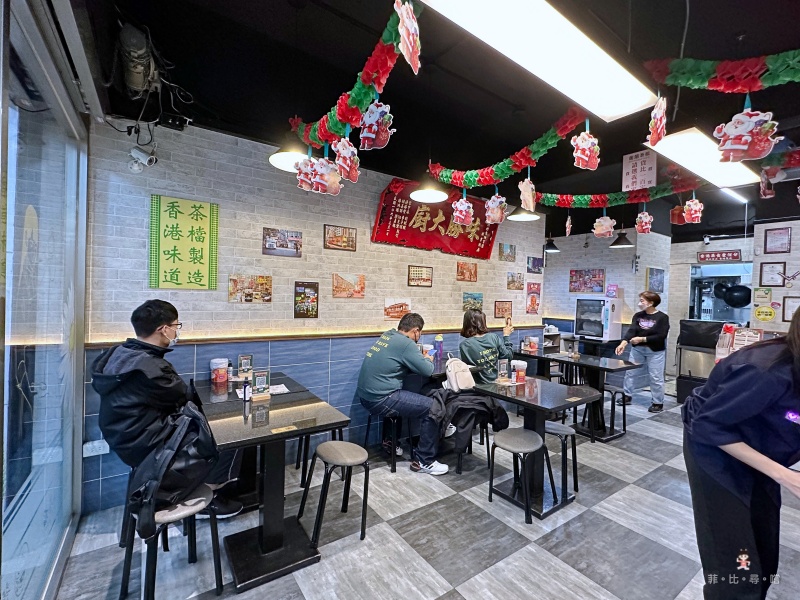 龍囍茶檔茶餐廳 超過30種以上主食 必點黯然銷魂飯、冰火菠蘿油 想吃港點免飛香港！ @兔貝比的菲比尋嚐