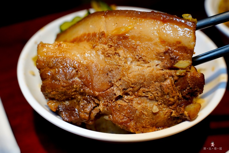 大稻埕魯肉飯 飄香60年的黑金魯肉飯 還被總統指名為招待貴賓的國宴菜！ @兔貝比的菲比尋嚐