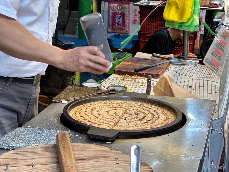 李師傅功夫麥餅 一週只出現2天 最強人體圓規 現做麥仔餅超療癒！ @兔貝比的菲比尋嚐