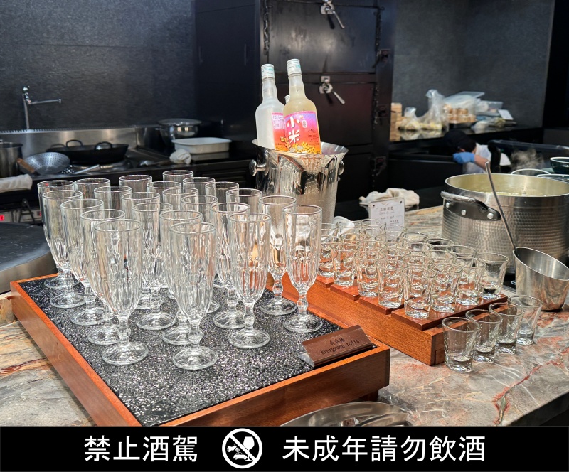 漢來集團首間Fine Dining Buffet 島語自助餐廳 鱈場蟹、干貝、生蠔、海膽、肋眼牛排自由 超過200道料理吃爽爽啦！平日午餐菜色 @兔貝比的菲比尋嚐