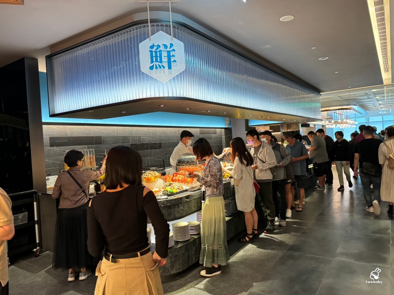 漢來集團首間Fine Dining Buffet 島語自助餐廳 鱈場蟹、干貝、生蠔、海膽、肋眼牛排自由 超過200道料理吃爽爽啦！平日午餐菜色 @兔貝比的菲比尋嚐