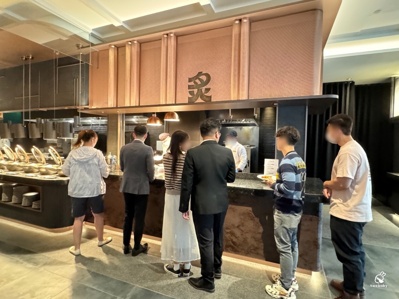 漢來集團首間Fine Dining Buffet 島語自助餐廳 鱈場蟹、干貝、生蠔、海膽、肋眼牛排自由 超過200道料理吃爽爽啦！平日午餐菜色 @兔貝比的菲比尋嚐