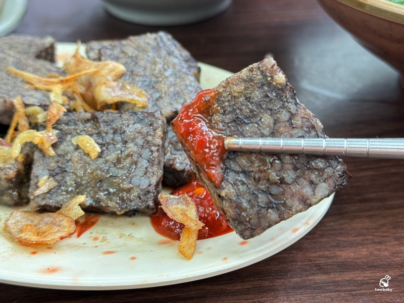 環南米苔目 滷肉飯、燙青菜只要20元 黑白切小菜30元 超佛心的銅板價美食！ @兔貝比的菲比尋嚐