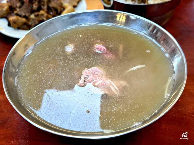 犢饗溫體牛肉專賣鋪 台北第一家現切溫體牛肉湯 內用無限加湯 想吃牛肉湯不用跑台南啦！ @兔貝比的菲比尋嚐