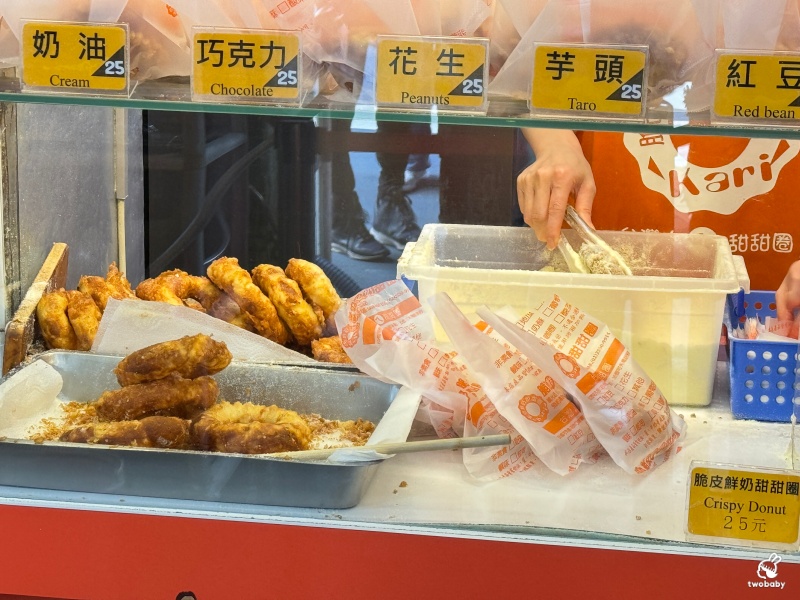 脆皮鮮奶甜甜圈台北店 台北最火的鮮奶脆皮甜甜圈 皮酥內軟一吃就原地戀愛了！ @兔貝比的菲比尋嚐