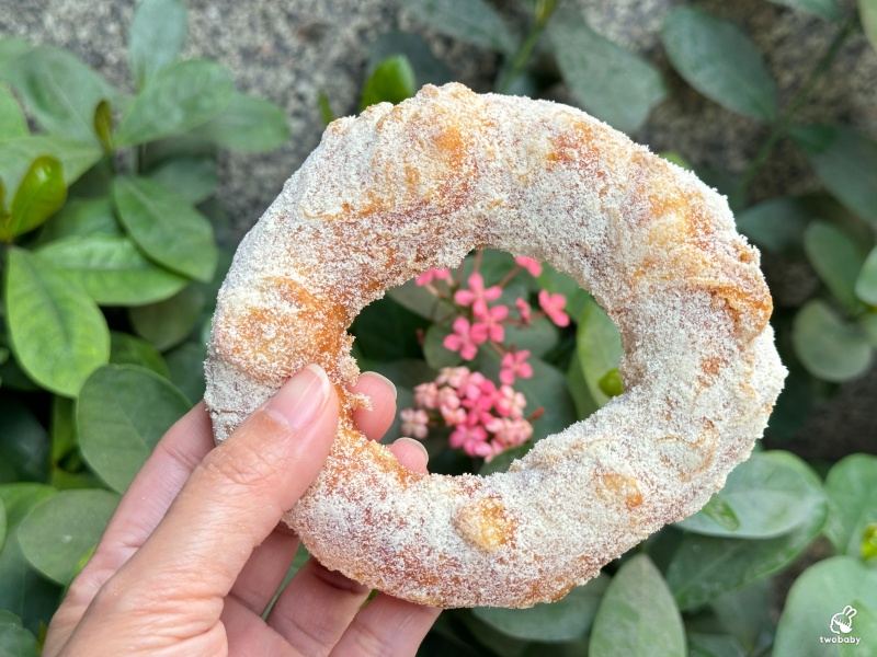 脆皮鮮奶甜甜圈台北店 台北最火的鮮奶脆皮甜甜圈 皮酥內軟一吃就原地戀愛了！ @兔貝比的菲比尋嚐