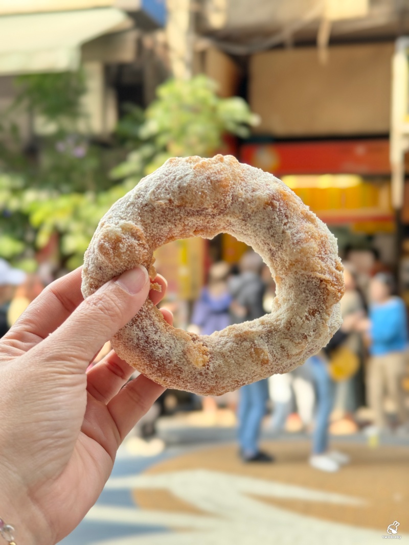 脆皮鮮奶甜甜圈台北店 台北最火的鮮奶脆皮甜甜圈 皮酥內軟一吃就原地戀愛了！ @兔貝比的菲比尋嚐