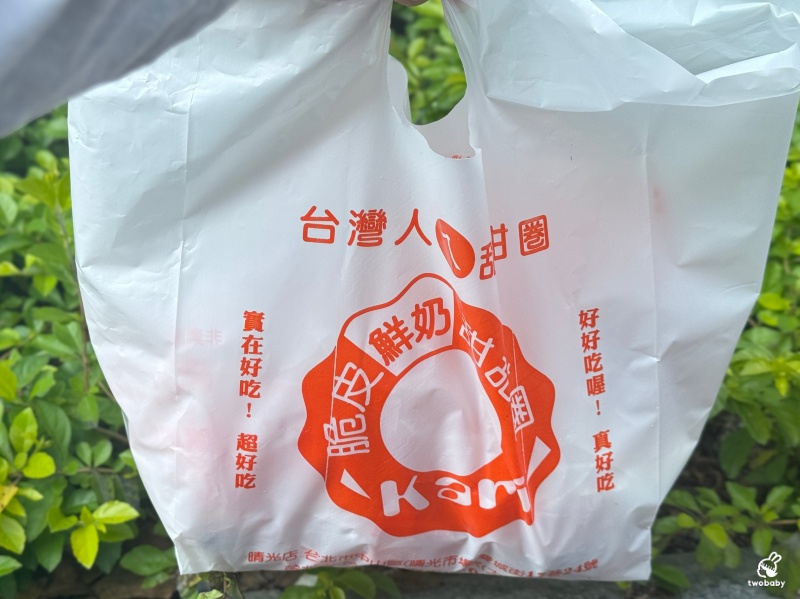 脆皮鮮奶甜甜圈台北店 台北最火的鮮奶脆皮甜甜圈 皮酥內軟一吃就原地戀愛了！ @兔貝比的菲比尋嚐