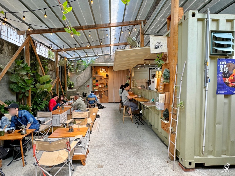 Jag這個浮洲 眷村裡的露營風咖啡廳 享受被綠意環繞的悠閒自在！ @兔貝比的菲比尋嚐