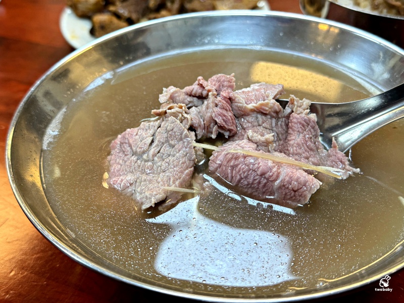 犢饗溫體牛肉專賣鋪 台北第一家現切溫體牛肉湯 內用無限加湯 想吃牛肉湯不用跑台南啦！ @兔貝比的菲比尋嚐