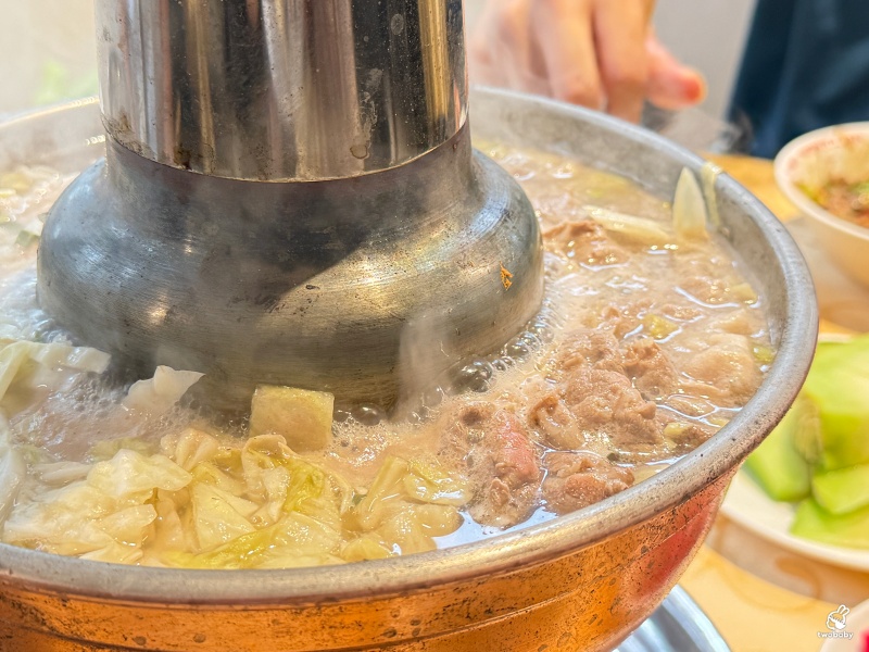 唐宮蒙古烤肉餐廳強勢回歸了！蒙古烤肉加酸菜白肉鍋讓人懷念的滋味 菜色、價位 線上訂位 @兔貝比的菲比尋嚐