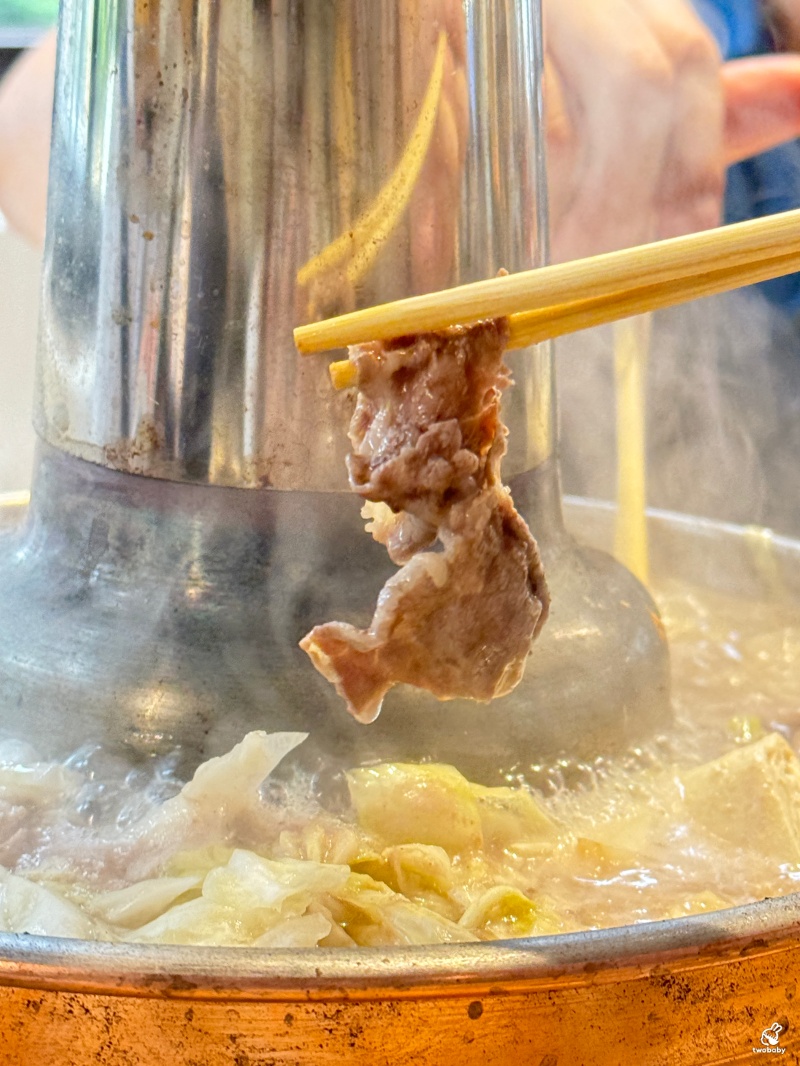 唐宮蒙古烤肉餐廳強勢回歸了！蒙古烤肉加酸菜白肉鍋讓人懷念的滋味 菜色、價位 線上訂位 @兔貝比的菲比尋嚐