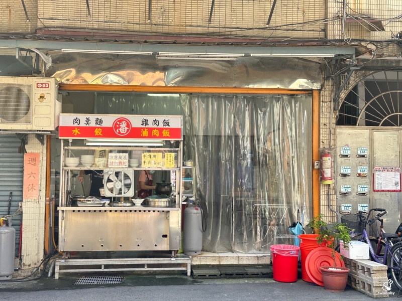 潘古早味滷肉飯 古早味手切滷肉飯 口口肉塊超滿足！ @兔貝比的菲比尋嚐