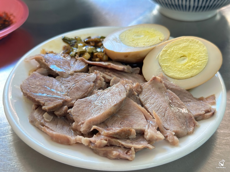 潘古早味滷肉飯 古早味手切滷肉飯 口口肉塊超滿足！ @兔貝比的菲比尋嚐