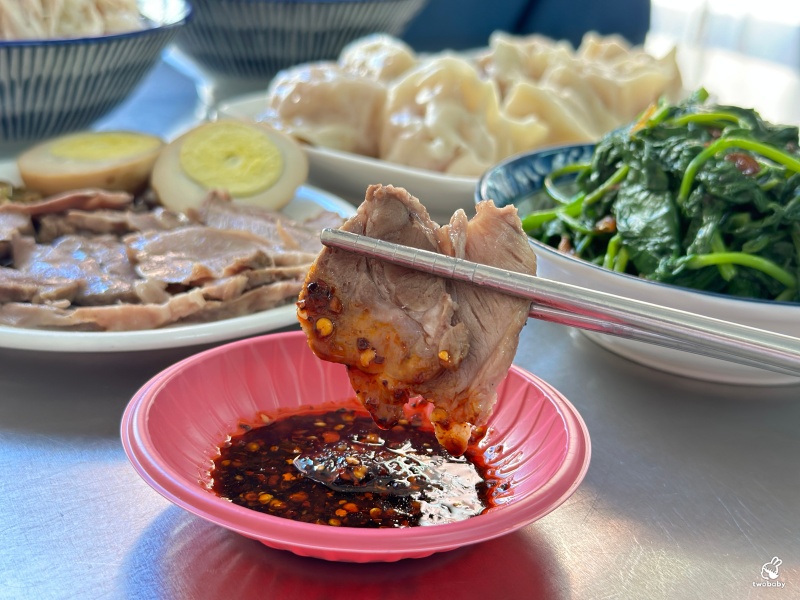 潘古早味滷肉飯 古早味手切滷肉飯 口口肉塊超滿足！ @兔貝比的菲比尋嚐