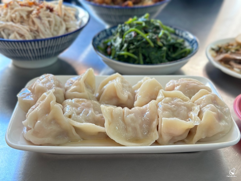 潘古早味滷肉飯 古早味手切滷肉飯 口口肉塊超滿足！ @兔貝比的菲比尋嚐