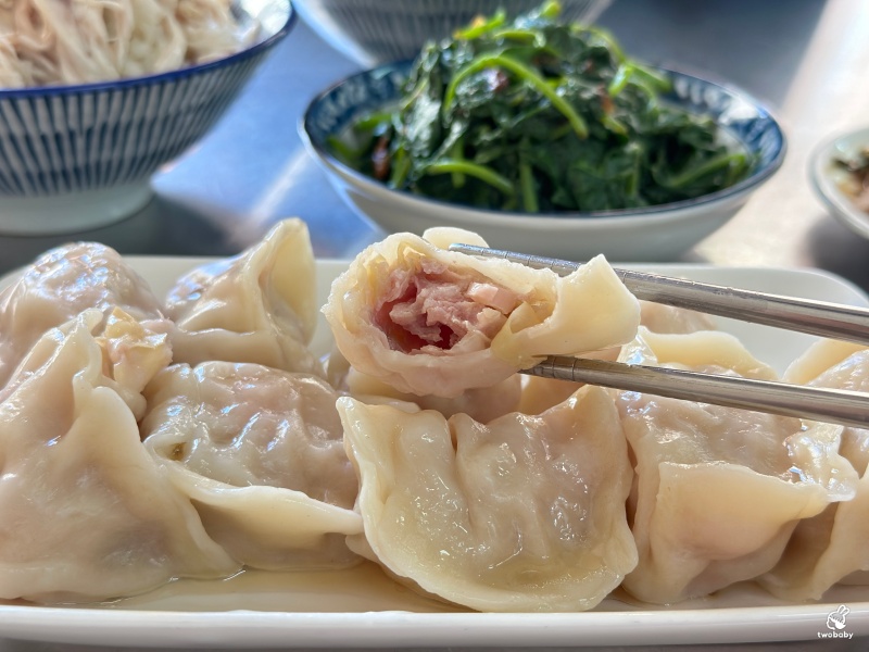 潘古早味滷肉飯 古早味手切滷肉飯 口口肉塊超滿足！ @兔貝比的菲比尋嚐