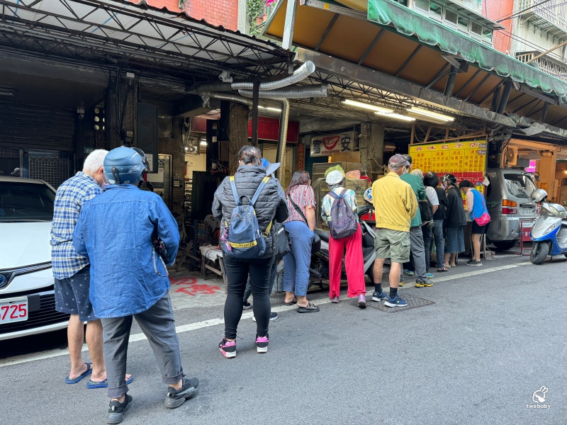 食味包子店 在地飄香近30年的美味包子 不但個頭大口味多還很平價 大家基本都是10顆起跳！ @兔貝比的菲比尋嚐