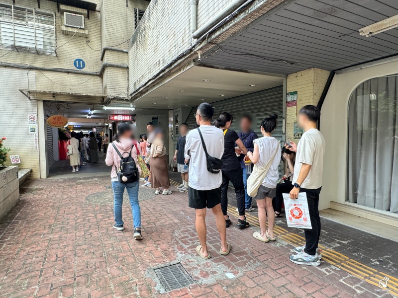 「脆皮鮮奶甜甜圈」搬新家啦！脆皮鮮奶甜甜圈忠孝店地址曝光「優惠價到數中！」 @兔貝比的菲比尋嚐