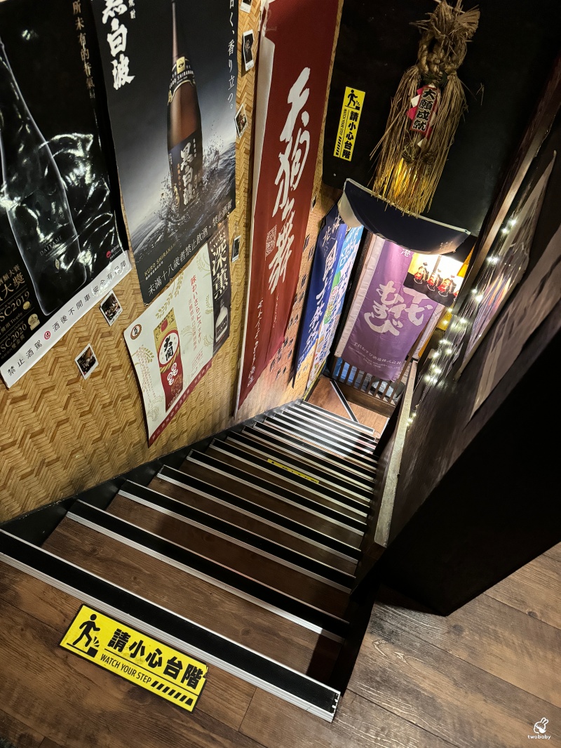 隱居いざかや居酒屋府中店 板橋超人氣平價居酒屋 濃濃懷舊風情 彷彿秒飛到日本！ @兔貝比的菲比尋嚐