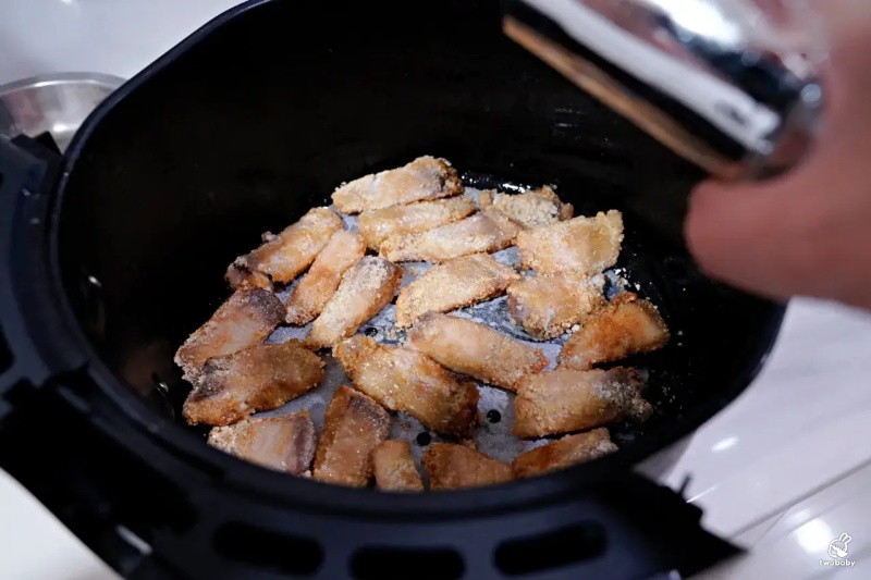 氣炸鍋食譜 香酥魚塊 不用油炸一樣外酥內嫩又爽口！ @兔貝比的菲比尋嚐