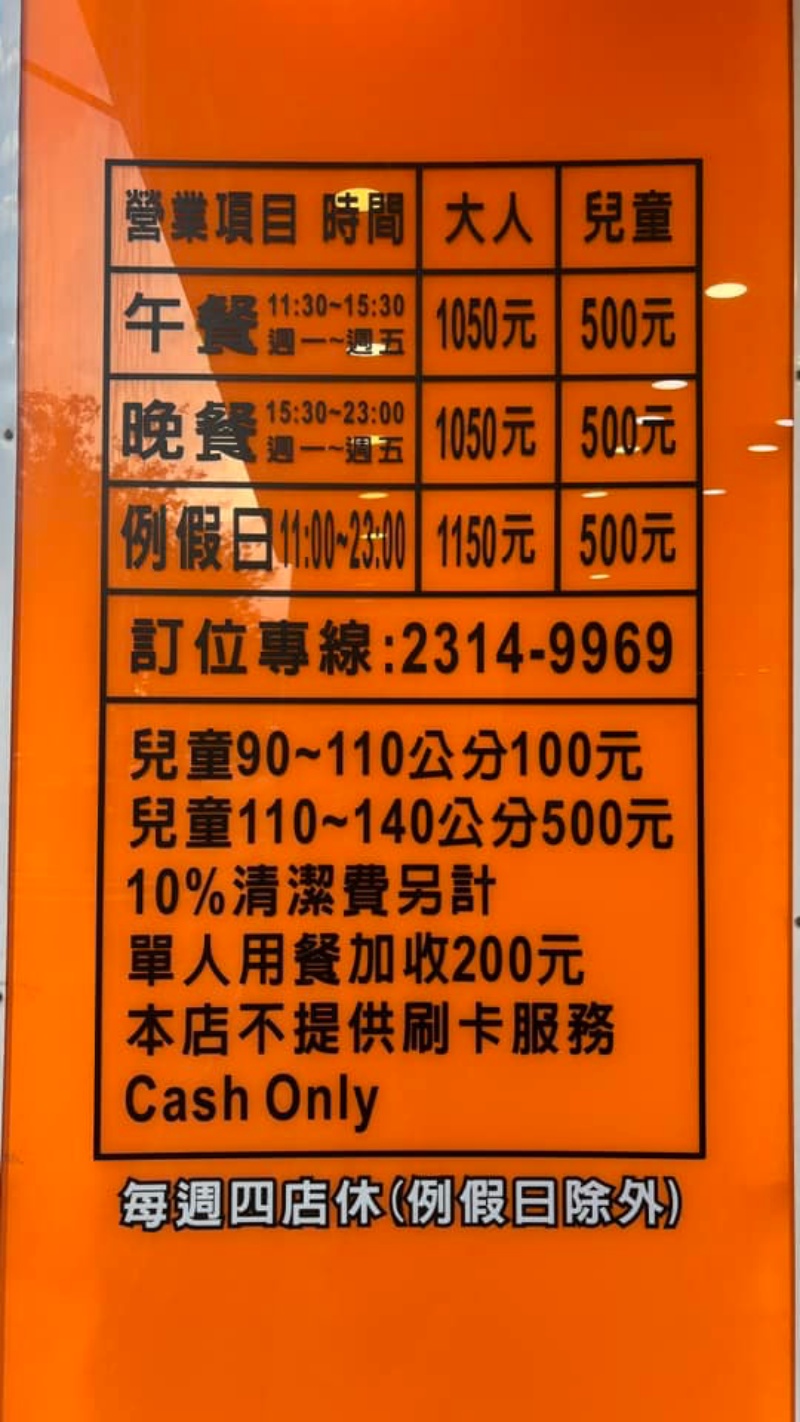 皇家帝國麻辣火鍋吃到飽 google高達4.9顆星近8萬則好評 號稱海鮮吃到飽界的天花板！ @兔貝比的菲比尋嚐