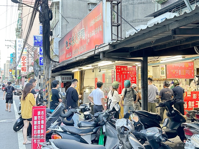 佔地200坪 我家牛排中和店 80種沙拉吧自助無限只要350元！記得網路訂位才不用排到天荒地老！ @兔貝比的菲比尋嚐