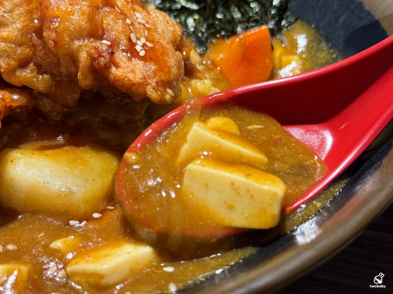 別有丼天丼飯咖哩烏龍麵 隱身在學區裡的平價丼飯只要百元起 飯多不加價 內用還有味噌湯、紅茶喝到飽！ @兔貝比的菲比尋嚐