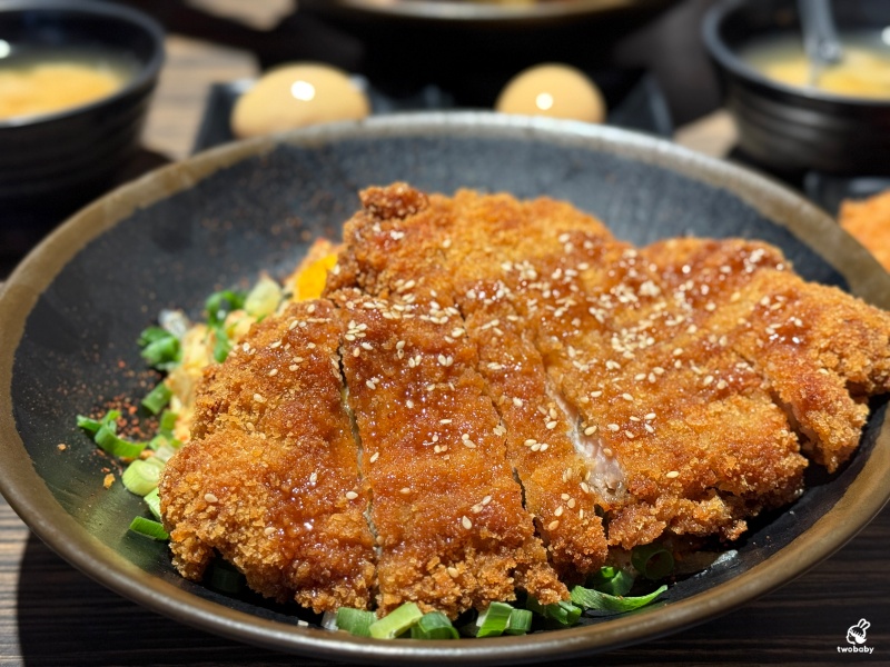 別有丼天丼飯咖哩烏龍麵 隱身在學區裡的平價丼飯只要百元起 飯多不加價 內用還有味噌湯、紅茶喝到飽！ @兔貝比的菲比尋嚐