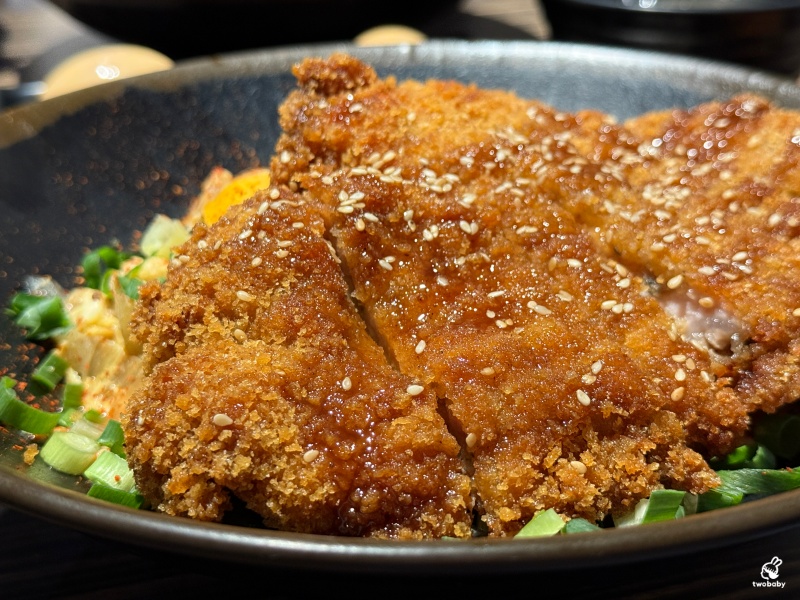 別有丼天丼飯咖哩烏龍麵 隱身在學區裡的平價丼飯只要百元起 飯多不加價 內用還有味噌湯、紅茶喝到飽！ @兔貝比的菲比尋嚐