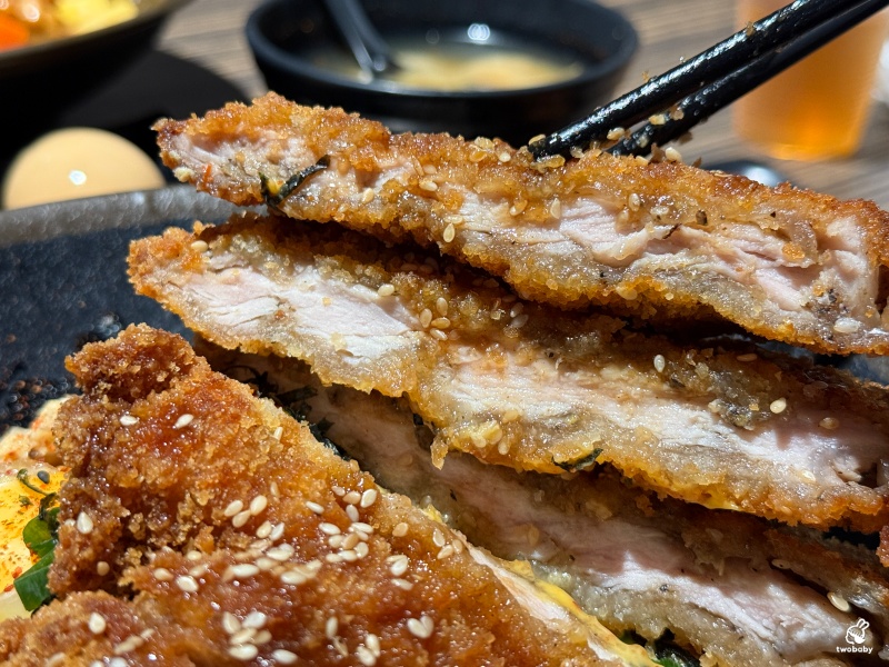 別有丼天丼飯咖哩烏龍麵 隱身在學區裡的平價丼飯只要百元起 飯多不加價 內用還有味噌湯、紅茶喝到飽！ @兔貝比的菲比尋嚐