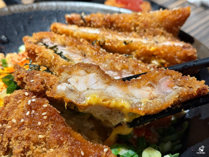 別有丼天丼飯咖哩烏龍麵 隱身在學區裡的平價丼飯只要百元起 飯多不加價 內用還有味噌湯、紅茶喝到飽！ @兔貝比的菲比尋嚐