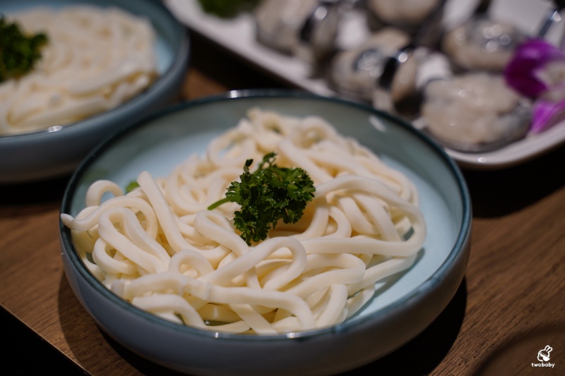 星曜雞湯 台北鍋物全新開幕 以熬雞精當火鍋湯底 陰陽合補號稱雞湯界的LV！ @兔貝比的菲比尋嚐