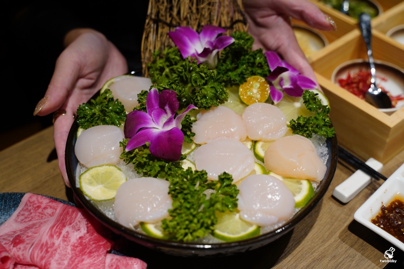 星曜雞湯 台北鍋物全新開幕 以熬雞精當火鍋湯底 陰陽合補號稱雞湯界的LV！ @兔貝比的菲比尋嚐