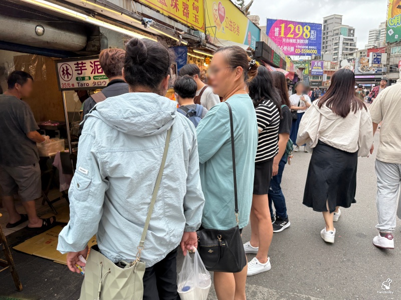 林家芋泥球 廟口必吃巨無霸芋泥球 現包現炸飽滿紮實甜而不膩 日賣1000顆有夠夯！ @兔貝比的菲比尋嚐