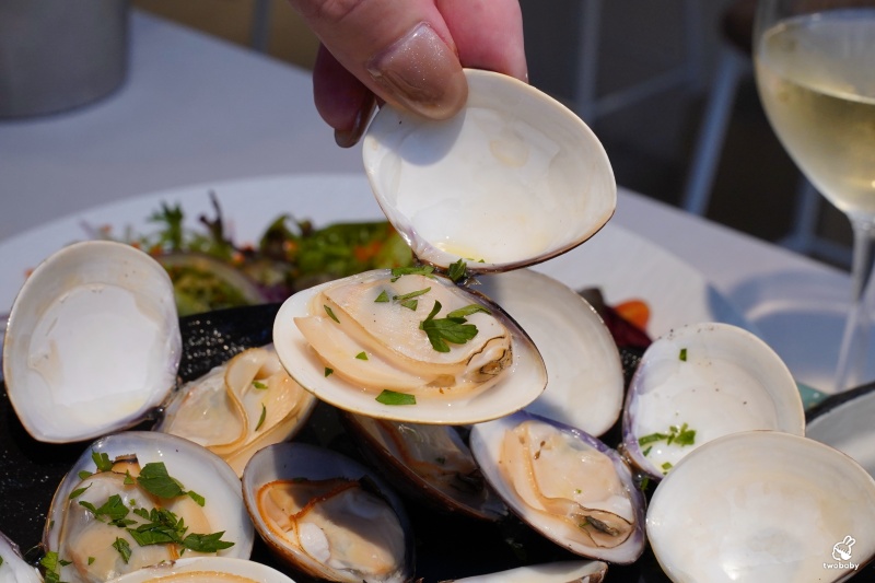 She’ll Oyster bar 敘 空運活體生蠔新鮮平價CP值破表 超狂生蠔塔想吃不用飛廣島 搭捷運就吃得到囉！ @兔貝比的菲比尋嚐