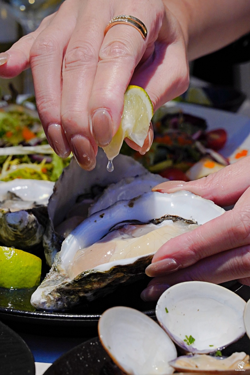 She’ll Oyster bar 敘 空運活體生蠔新鮮平價CP值破表 超狂生蠔塔想吃不用飛廣島 搭捷運就吃得到囉！ @兔貝比的菲比尋嚐