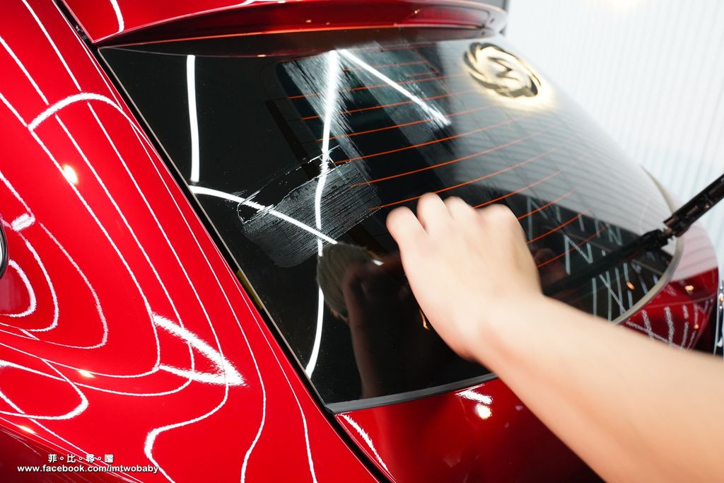 新車鍍膜首選 MOC墨刻鍍膜 日本專利技術頂級鍍膜工藝 讓愛車色澤豔麗久久 交給最專業的汽車沙龍！ @兔貝比的菲比尋嚐