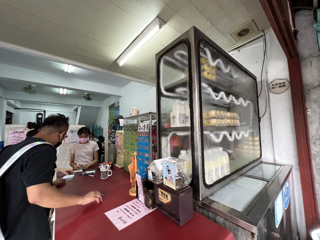 小涼園冰菓室 頭城必吃美食 近70年的古早味剉冰專賣店 招牌八寶冰夏季限定開賣囉！ @兔貝比的菲比尋嚐